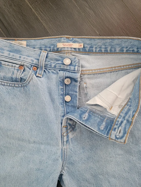 LEVI'S Wedgie Straight Leg Light Blue Jeans with Frayed Hem - Size  W28 L26 - Picture 4 of 10